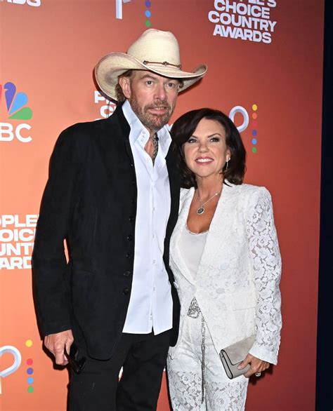 how old is toby keiths mom|toby keith father killed.